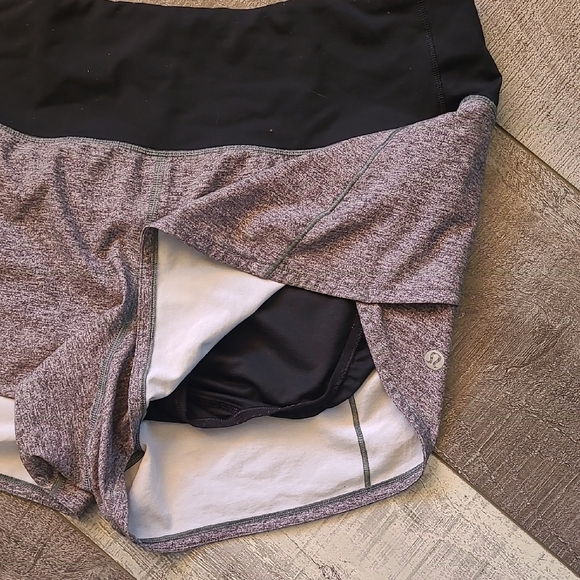 Women's Luulemon Heathered Black and Gray Shorts - Size 10 - Picture 6 of 6